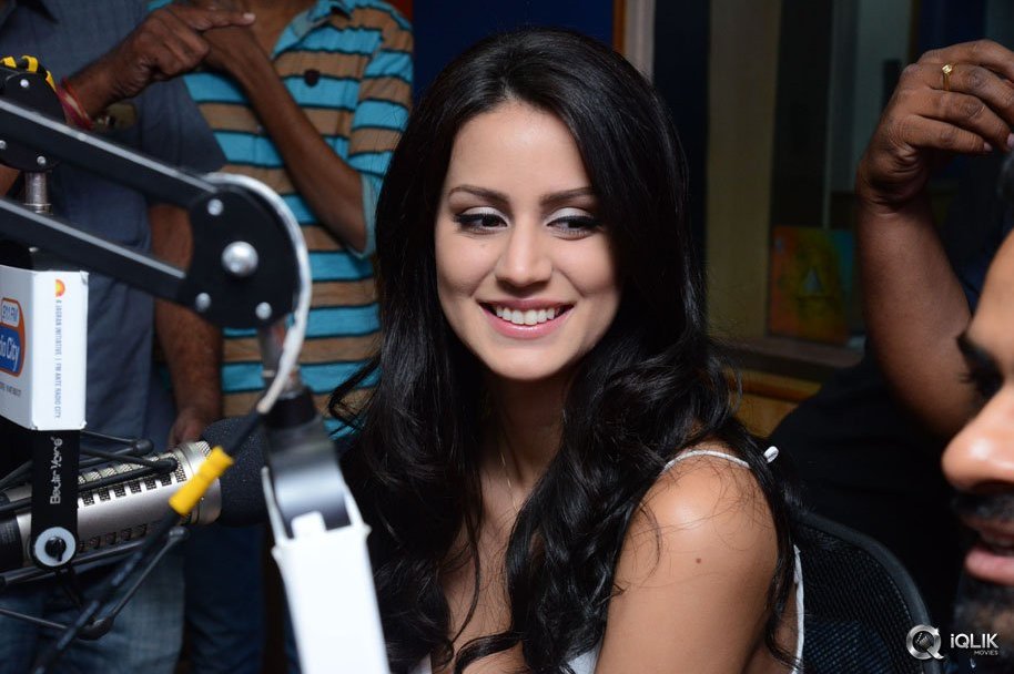 Thikka-Movie-Team-At-Radio-City